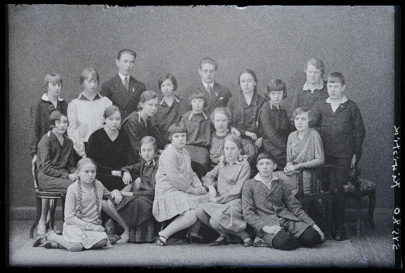 Grupp kooliõpilasi, (foto tellija Kivistik).