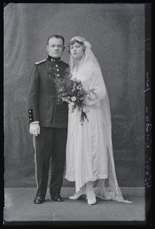 Noorpaar, 3. Suurtükiväerügemendi adjutant, nooremleitnant Kristjan (Kuulo) Kutsar ja Valeria (Viia) Kutsar.