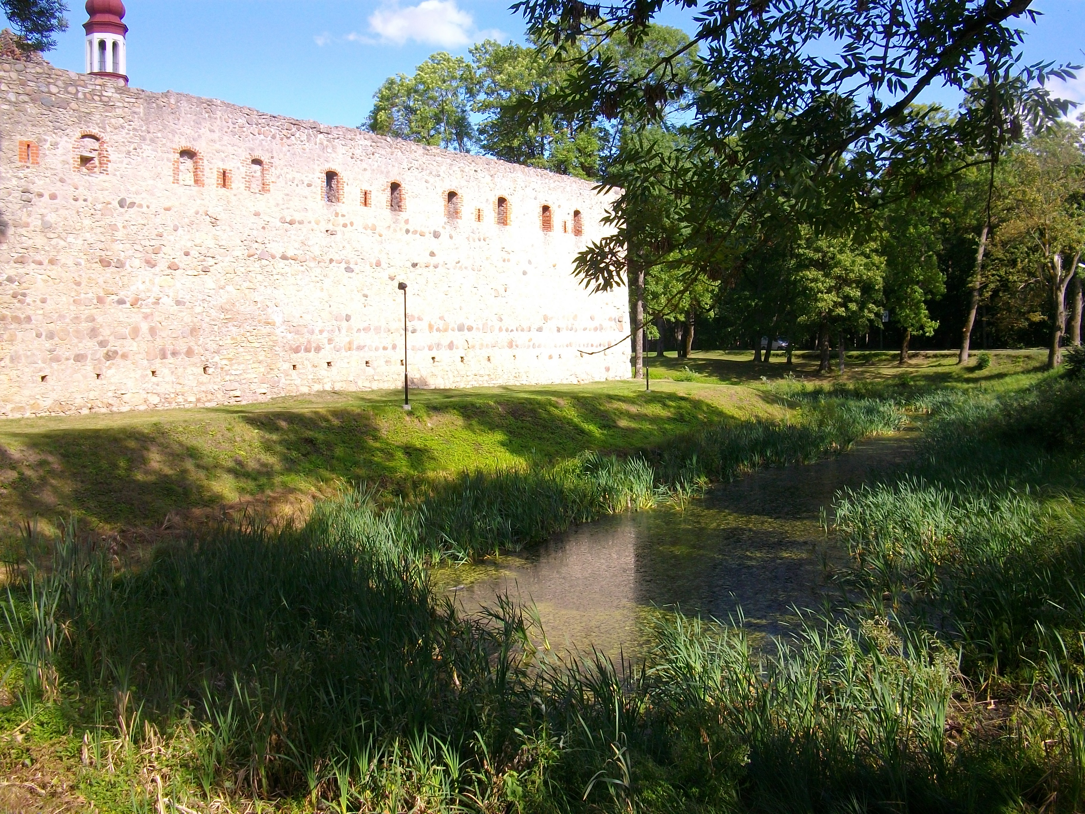 Põltsamaa linnuse varemed vallikraaviga 2 - Põltsamaa linnuse varemed vallikraaviga