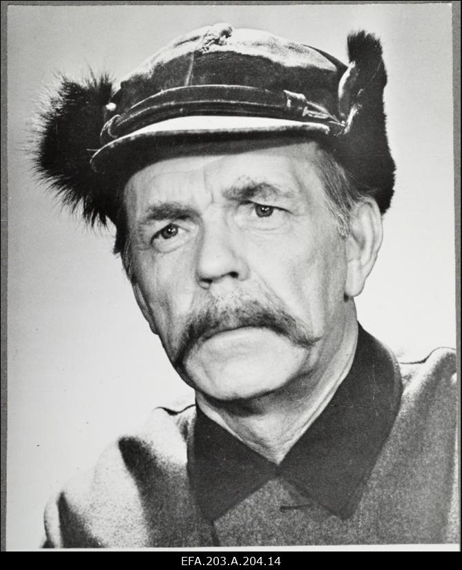 Akseli isa - Pärnu teatri näitleja Arnold Sikkel.