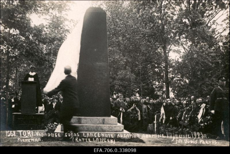 Fotopostkaart. Vabadussõjas langenute ausamba avamine Toris.