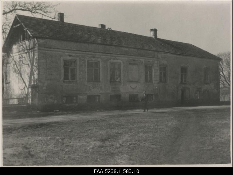 Kalvi mõisa vana peahoone, vaade idast