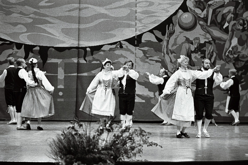 Tantsupeo külaliskollektiivi kontsert Linnahallis - Soome tantsijad.