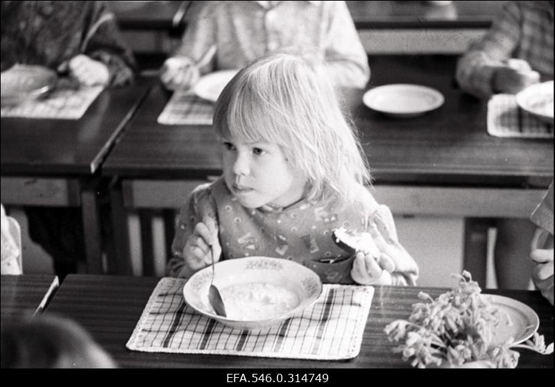 Nõmme lastekodu. (Tallinna 1. Lastekodu?)