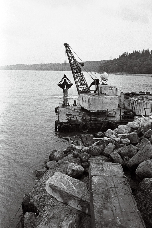 "Oktoobri" kalurikolhoosi sadamaehitusel Toilas.