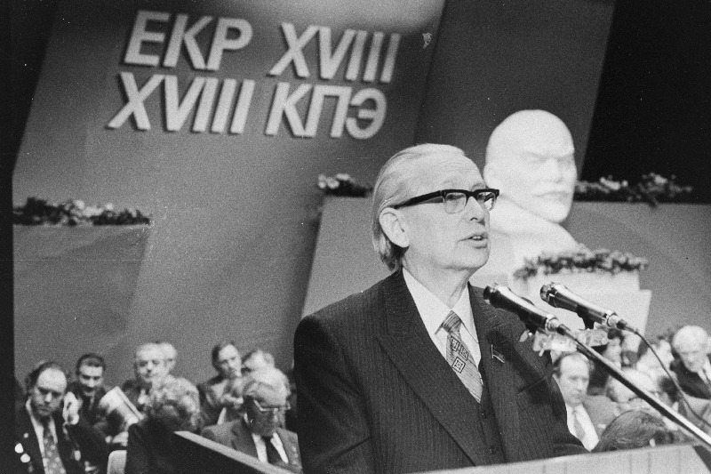EKP XVIII kongressil esineb kõnega Eesti NSV Kirjanike Liidu juhatuse esimees Paul Kuusberg.