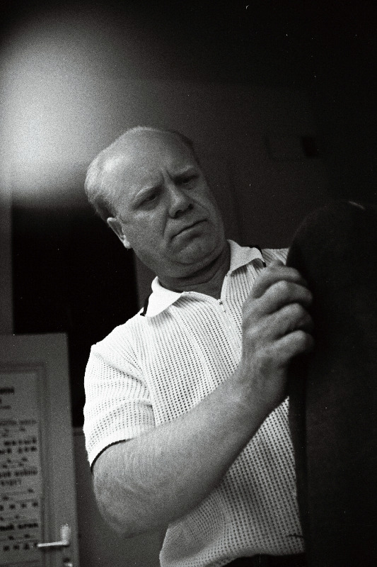 Individuaalõmblusvabriku "Lembitu" juurdelõikaja Vladimir Tulubjev.