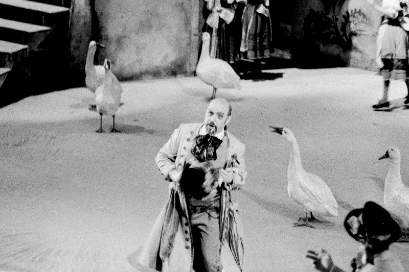 RAT "Estonia" külalisetendused Moskva Suures Teatris. Näitleja Teo Maiste osatäitjana ooperis "Müüdud mõrsja".