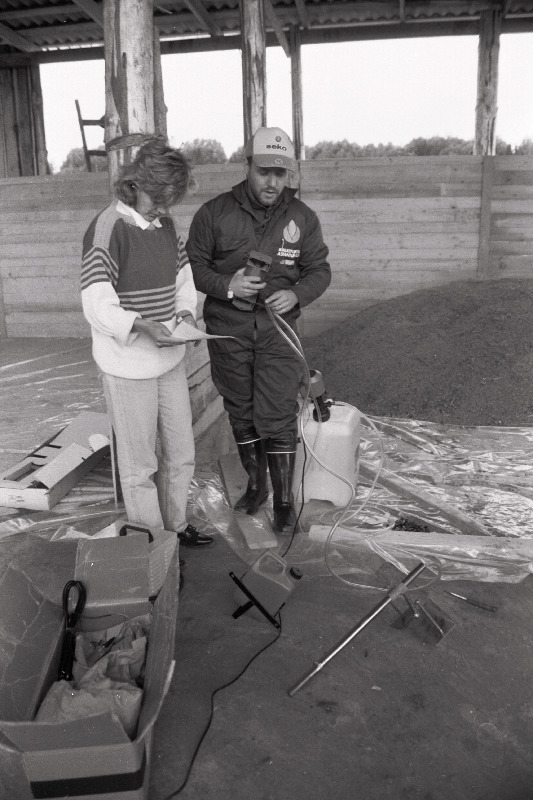 Abja küla Tümpsi. Arvo Veidenbergi  Pajumäe talus vabapidamislaut, külalised Hollandist ja Soomest