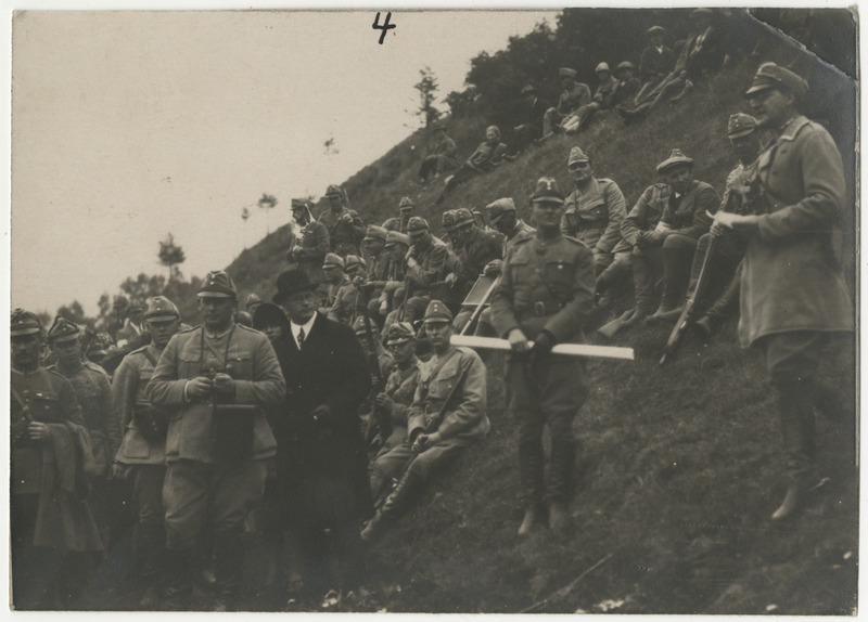 Kaitseliidu Tallinna, Harju ja Lääne maleva suurõppus "Keila sõda" Keila lähistel 09.-10.10.1926, kolonel Friedrich-Karl Pinka paremal servas manöövreid arvustamas