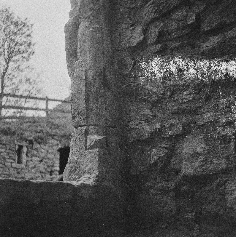 Padise klooster. Läänetiiva N-seina uksepiida raidpalendi alumine osa