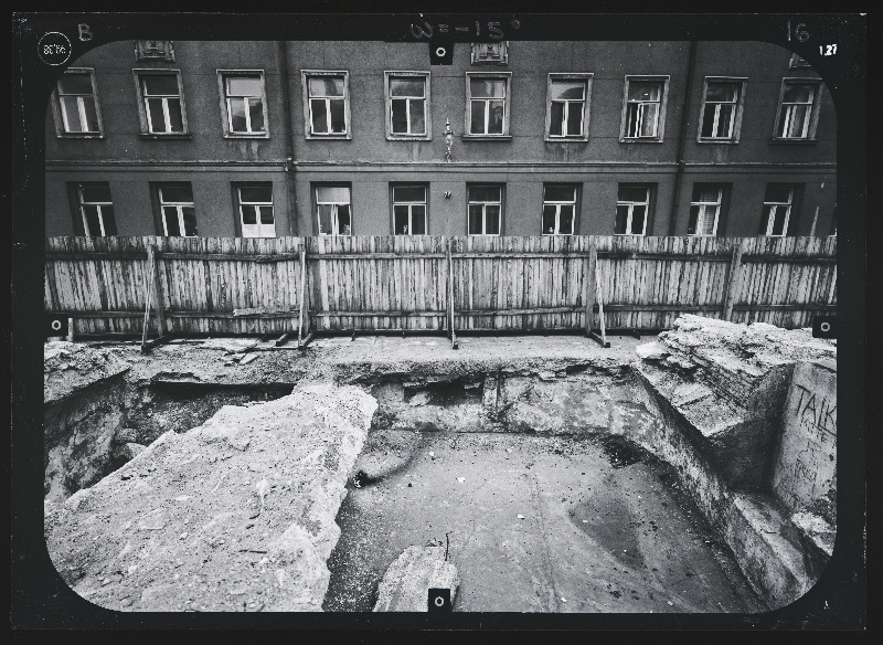 Tallinn. Kvartal nr 37. Ehitusarheoloogia. Harju tänava stereofotogramm-meetriline mõõdistamine.