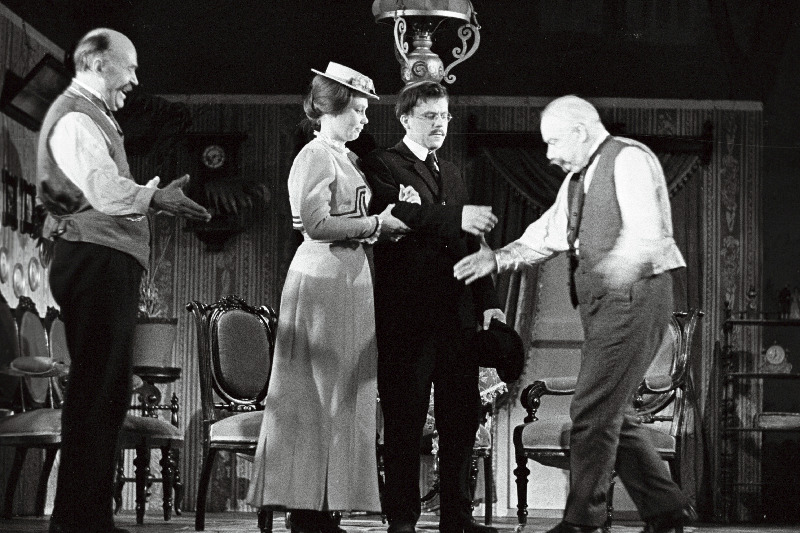 Stseen 0. Lutsu näidendist "Paunvere" RAT "Vanemuises".