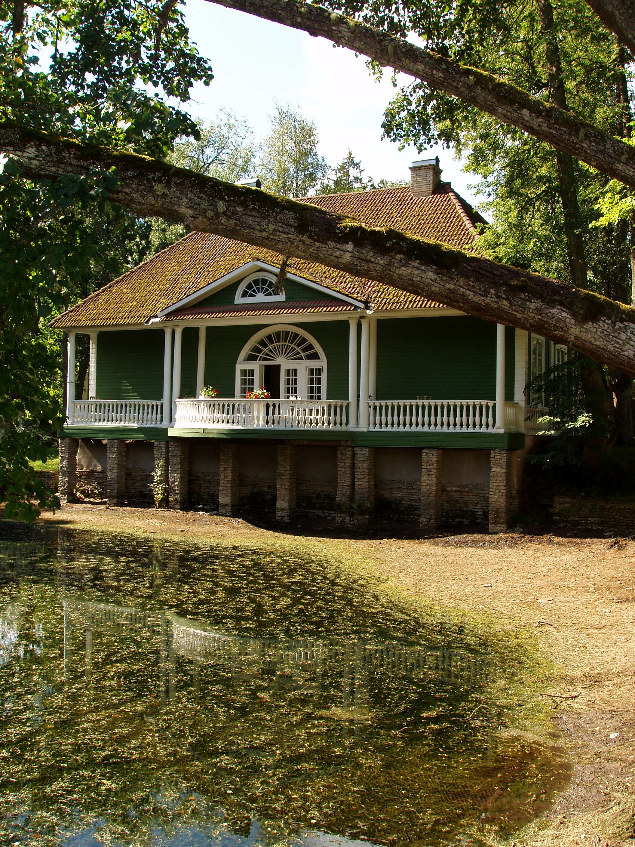 Palmse manor, bathhouse - Palmse manor. Bathhouse. Building was destroyed and rebuilt according to old photos. Today used as a cafe.