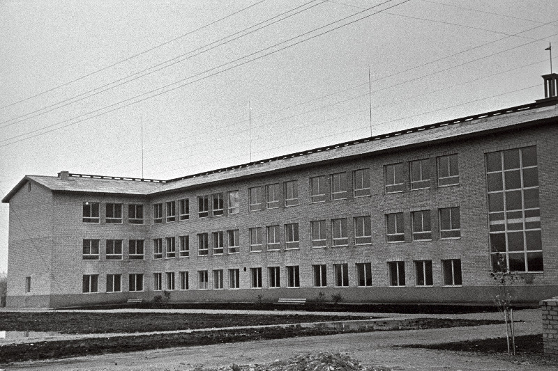 Lihua keskkooli hoone.