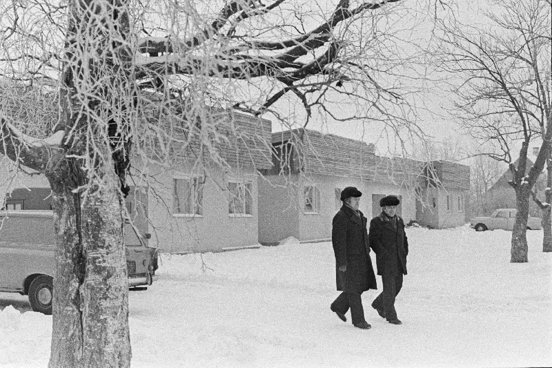 Rapla rajooni V. I. Lenini nimelise kolhoosi ridaelamu neljale perekonnale.