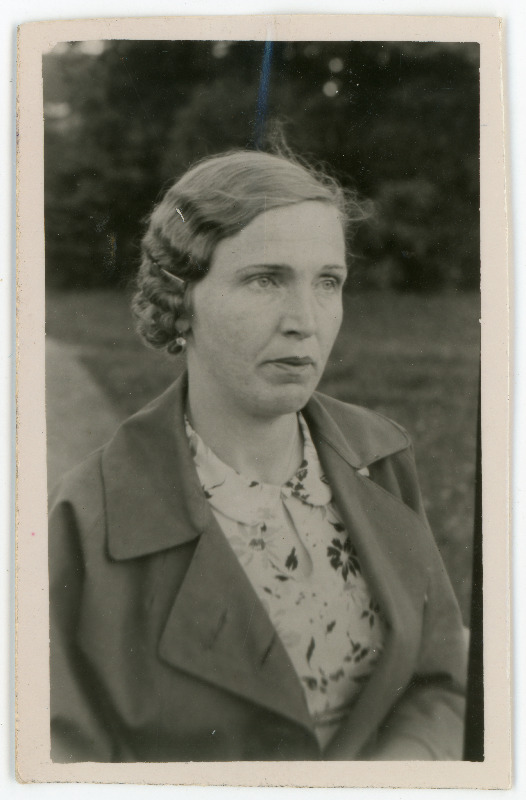 Ello, Martha, sünd 1905. Portreefoto välispassi saamiseks esitatud avalduse juurde