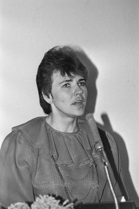 ELKNÜ Keskkomitee komsomoliorganisatsioonide osakonna juhataja Helve Hunt kõneleb ELKNÜ Keskkomitee IV pleenumil.