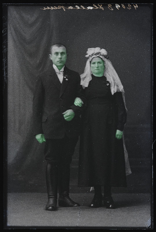 Noorpaar, Ed. Hallapuu (Halapuu) abikaasaga.