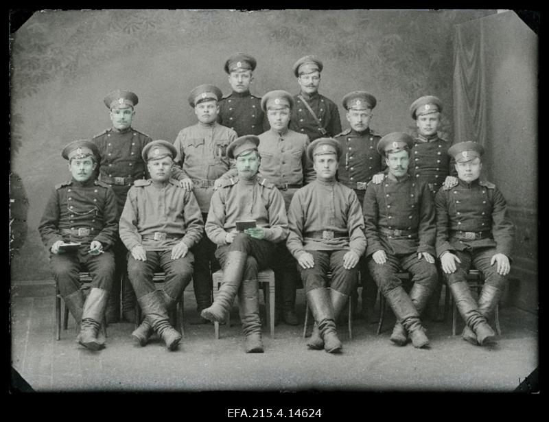 Grupp sõjaväelasi, (foto tellija Gustoff [Gustov]).