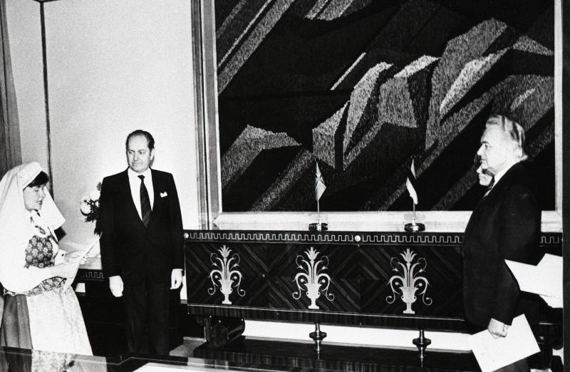 Norra Kuningriigi suursaadik Eesti Vabariigis Brit Løvseth vastuvõtul Eesti Vabariigi Ülemnõukogu esimehe Arnold Rüütli juures.