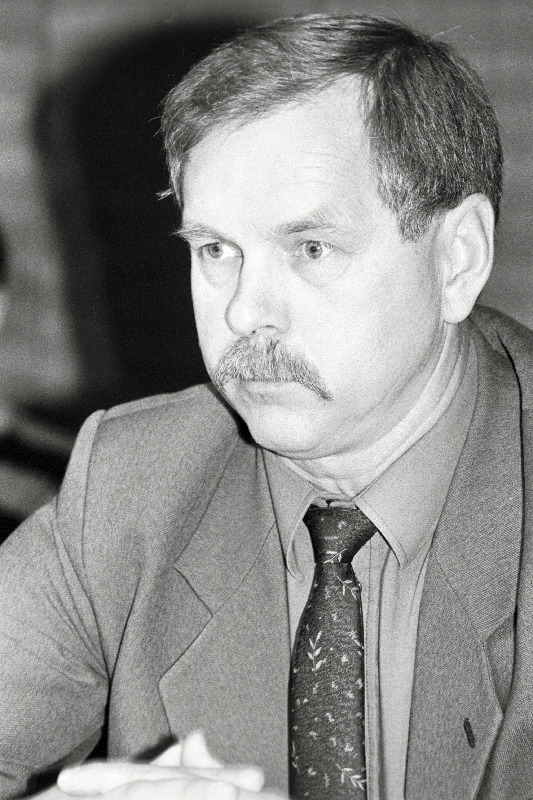 Aleksejev, Vladimir - Narva Ametiühingute Keskuse juht.