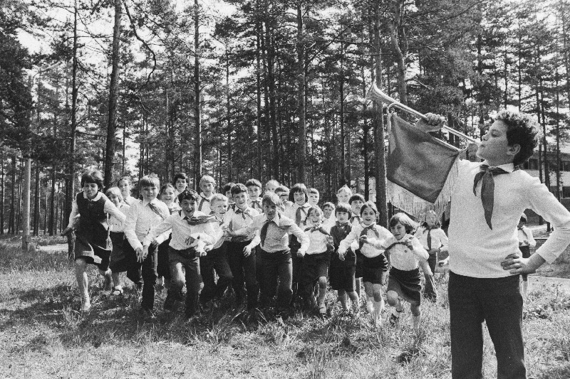 Pioneerisignaali puhumine Narva-Jõesuu pioneerilaagris "Pääsuke".