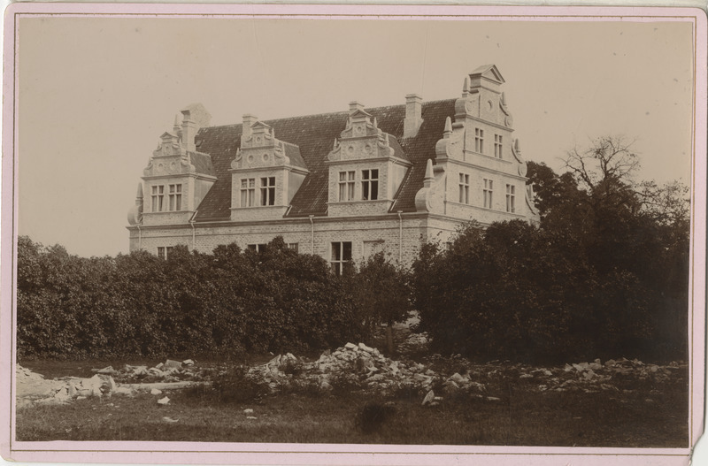 Vaade kaugemalt ehitusjärgus Ungru lossile