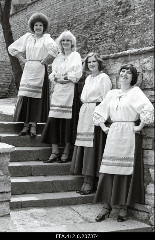 Vokaalansambel "Laine" Taani kuninga aias.