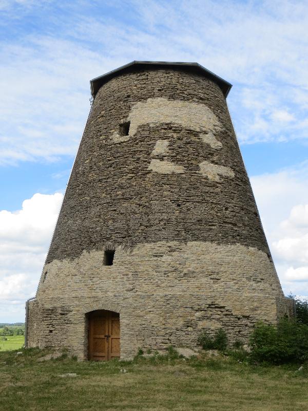 Lihula mõisa tuuleveski.