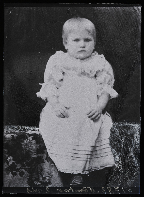 Väike tüdruk, (12.10.1928 fotokoopia, tellija Nõmtak).