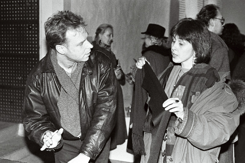 Harry Liivrand ja Sirje Helme näitusel.