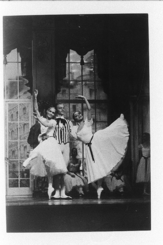 Stseen Bournonville´i balletist “Konservatoorium” Estonia Teatris. Osades: Tatjana Voronina, Vjatšeslav Nikitin ja Kati Ivaste.
