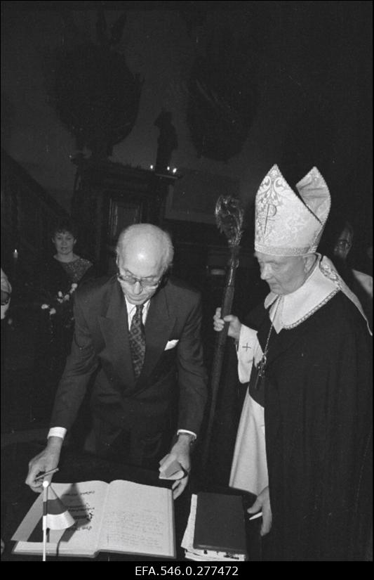 President Lennart Mere ametisse astumise tseremoonia Tallinna Toomkirikus.