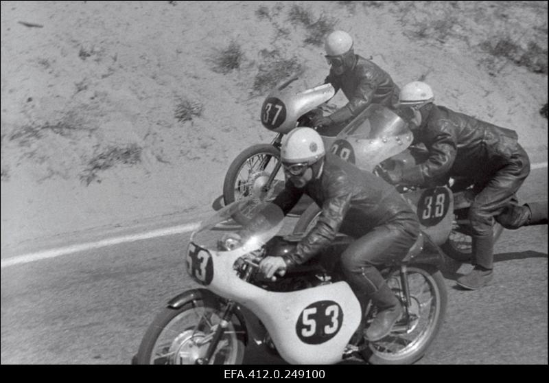 Motovõistlused Pirital.