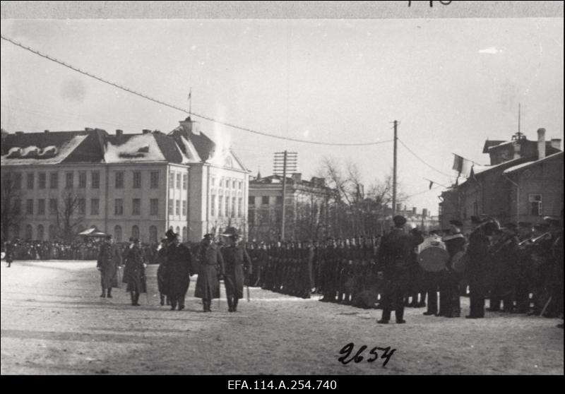 Vabadussõda. Õhu- ja merejõud, samuti soomustatud väeosad  lahingutegevuses. Välisriikide [Läti, USA, Soome, Inglismaa, Taani] laevad Tallinna sadamas. Soomusrongid nr. 1, nr. 5 ja nr. 4. Põhjapiirkonna Kommuunide Rahvakomissaride Nõukogu ja III Ülevenemaalise Tööliste Soldatite ja Talupoegade Saadikute Nõukogu fotod. Taani vabatahtlikud ja Soome ajakirjanikud Eestis. Välisriikide diplomaatide vastuvõtud 1920.a. alguses. Peeter I ausamba mahavõtmine.