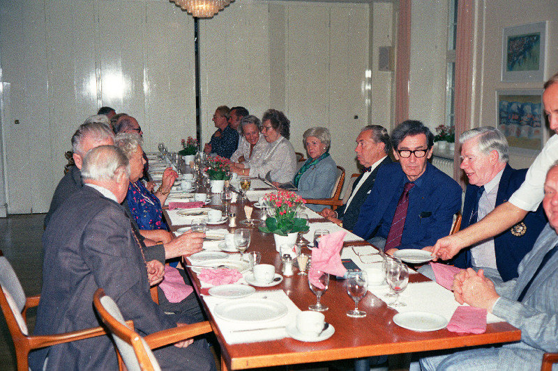 Sinimägede Päeva tähistamine Stockholmi Eesti Majas 11.09.1988. Lauas vasakult 1. Rein Marandi, 3. Endel Rumma