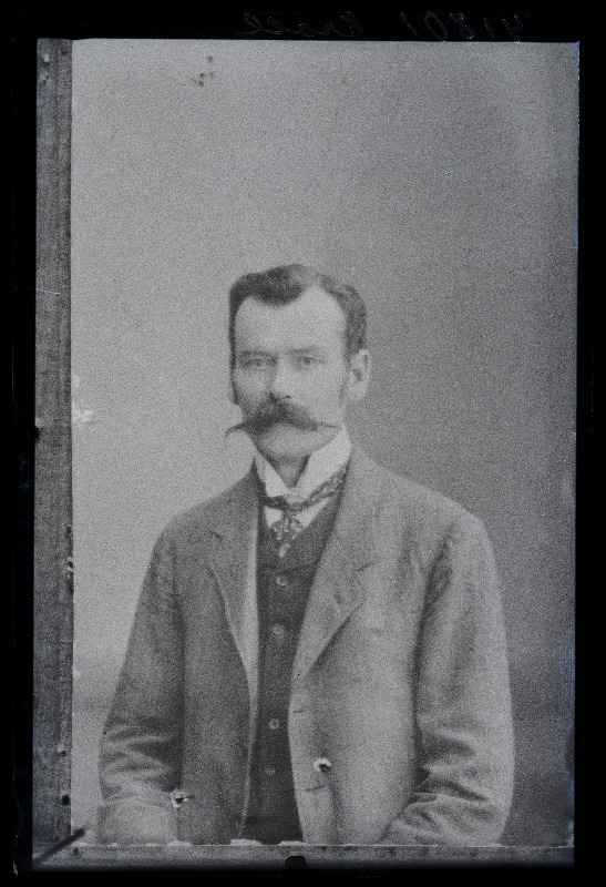 Mehe foto, (15.10.1923 fotokoopia, tellija Kroll).