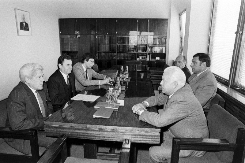 Ungari RV erakorraline ja täievoliline suursaadik NSV Liidus Sandor Rajnai (vasakul) vastuvõtul EKP Keskkomitee esimese sekretäri Karl Vaino (paremal) juures.