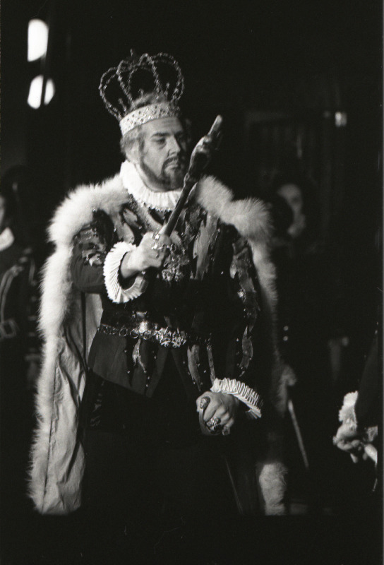Uno Kreen Philipp II osas G. Verdi ooperis "Don Carlos" RAT Estonias.