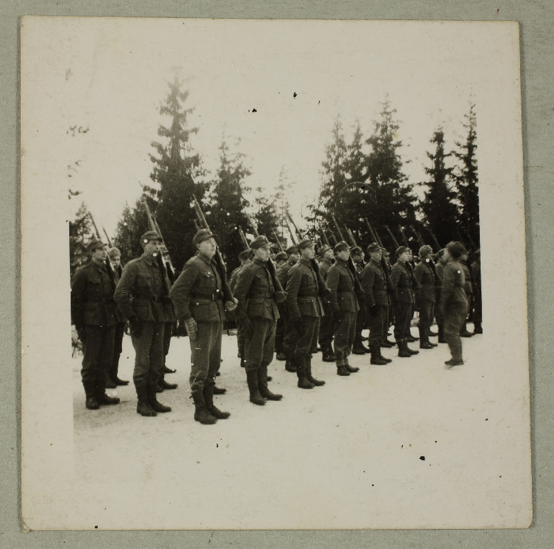 Noormehed Uussaari õppelaagris Soomes 1943. a