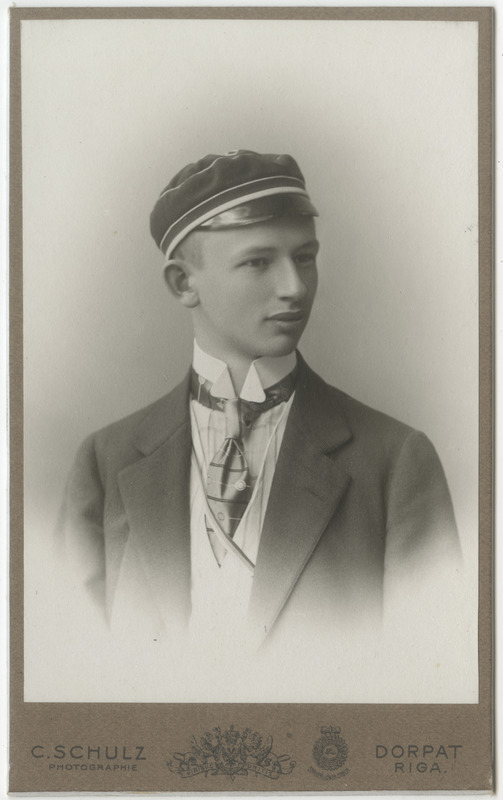 Korporatsioon "Estonia" liige parun Ferdinand Uexküll-Güldenband, portreefoto