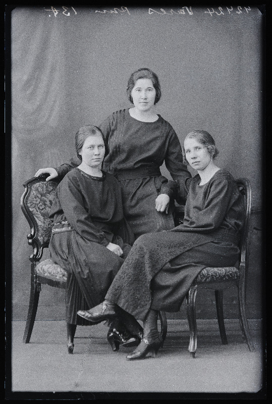 Grupp naisi, (foto tellija Vares).