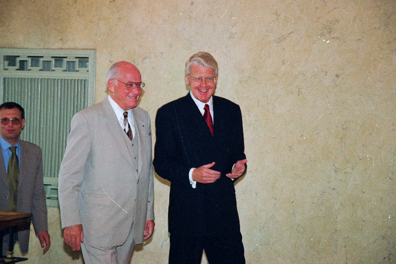 Islandi Presidendi Olafur Ragnar Grimssoni vastuvõtu ajal Kadriorus. Vasakul Eesti president Lennart Meri.