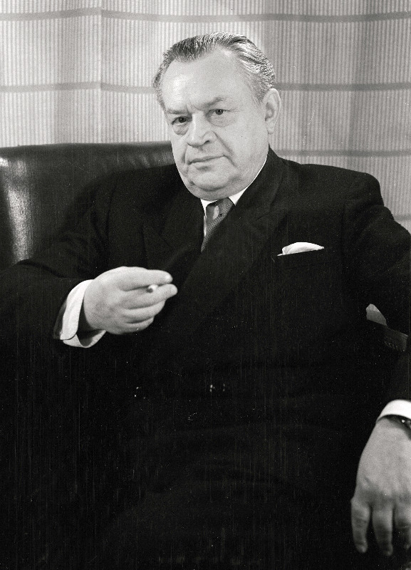 Voldemar Alev Leonid Sergejevitši osatäitjana N. Hikmeti ja V. Tuljakova näidendis Kaks kangekaelset V. Kingissepa nimelises TRA Draamateatris.