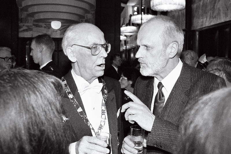 Lennart Meri ja Jüri Arrak presidendi vastuvõtul Sakala keskuses.