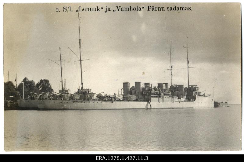 Laevad "Lennuk" ja "Vambola" Pärnu sadamas.