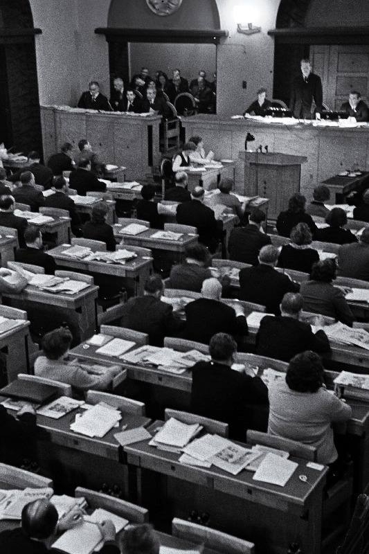 Vaade Eesti NSV Ülemnõukogu seitsmenda koosseisu kuuenda istungjärgu presiidiumile ja saali.