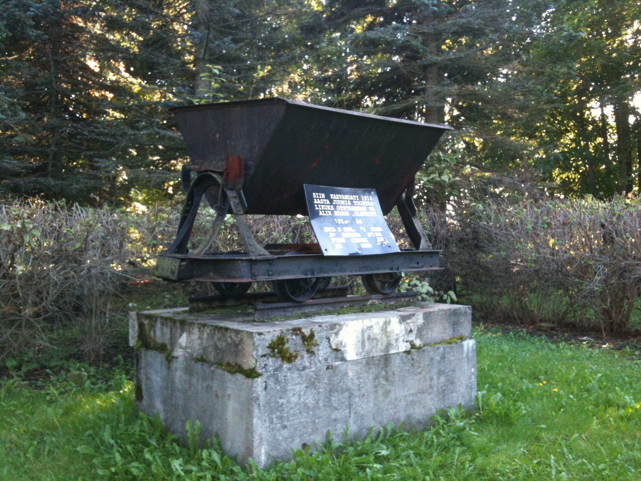 Kohtla-jarve, Estonian pilevkivi monument - Estonian oil shale monument