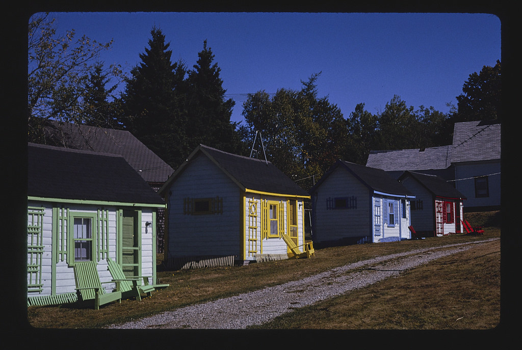 Fulton Cabins, diagonal view 1, Route 1, Pembroke, Maine (LOC)